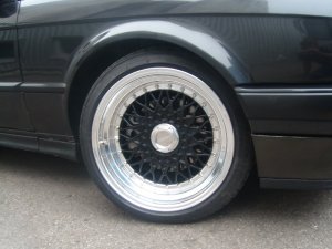 BMW Lenso BSX Felge in 9.5x16 ET 29 mit Continental Sportcontact 2 Reifen in 215/40/16 montiert hinten mit 15 mm Spurplatten und mit folgenden Nacharbeiten am Radlauf: gebrdelt und gezogen Hier auf einem 3er BMW E30 320i (Touring) Details zum Fahrzeug / Besitzer