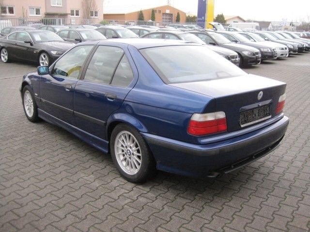 318i Avusblau metallic M-Paket - 3er BMW - E36