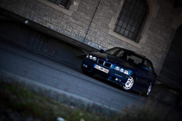 318i Avusblau metallic M-Paket - 3er BMW - E36