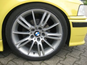 BMW Sternspeiche M 193 Felge in 8x18 ET 34 mit Bridgestone Turanza RE050A Reifen in 225/40/18 montiert vorn Hier auf einem 3er BMW E36 318ti (Compact) Details zum Fahrzeug / Besitzer