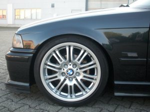 BMW  Felge in 8x18 ET 47 mit - Eigenbau -  Reifen in 225/40/18 montiert vorn mit 5 mm Spurplatten Hier auf einem 3er BMW E36 323ti (Compact) Details zum Fahrzeug / Besitzer