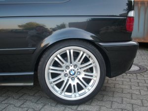 BMW M Style 67 Felge in 9x18 ET 26 mit - Eigenbau -  Reifen in 255/35/18 montiert hinten und mit folgenden Nacharbeiten am Radlauf: gebrdelt und gezogen Hier auf einem 3er BMW E36 323ti (Compact) Details zum Fahrzeug / Besitzer