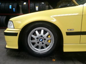 BMW Styling 28 Felge in 7x15 ET 47 mit Michelin Primacy Reifen in 205/60/15 montiert vorn Hier auf einem 3er BMW E36 318ti (Compact) Details zum Fahrzeug / Besitzer