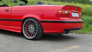 BMW Styling 32 Felge in 9x18 ET 22 mit Hankook K1xx Reifen in 225/35/18 montiert hinten und mit folgenden Nacharbeiten am Radlauf: gebrdelt und gezogen Hier auf einem 3er BMW E36 325i (Cabrio) Details zum Fahrzeug / Besitzer