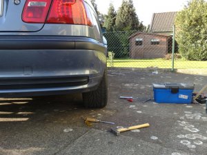 Tiefergelegte Limo in Stahlblau - 3er BMW - E46