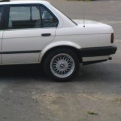 BMW Kreuzspeichen Felge in 8.5x15 ET  mit Continental ?? Reifen in 205/55/15 montiert hinten Hier auf einem 3er BMW E30 316i (4-Trer) Details zum Fahrzeug / Besitzer