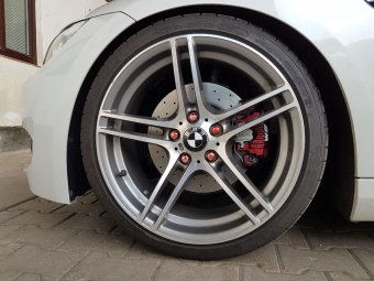 BMW M Performance 313M Felge in 8x19 ET 37 mit Michelin Super Sport Reifen in 225/35/19 montiert vorn mit 10 mm Spurplatten und mit folgenden Nacharbeiten am Radlauf: Kanten gebördelt Hier auf einem 3er BMW E92 325i (Coupe) Details zum Fahrzeug / Besitzer