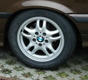BMW Styling 30 Winterfelgen Felge in 7x16 ET 46 mit Fulda Control HP Winter Reifen in 225/50/16 montiert hinten mit 12 mm Spurplatten Hier auf einem 3er BMW E36 320i (Coupe) Details zum Fahrzeug / Besitzer