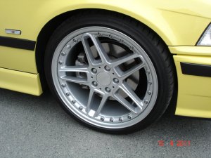 AC Schnitzer RS2 Felge in 8.5x19 ET 43 mit Pirelli Nero Reifen in 235/35/19 montiert vorn mit 7 mm Spurplatten und mit folgenden Nacharbeiten am Radlauf: Kanten gebrdelt Hier auf einem 3er BMW E36 M3 3.2 (Cabrio) Details zum Fahrzeug / Besitzer