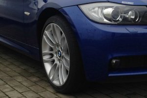 BMW Doppelspeiche 195 Felge in 8x18 ET 34 mit Bridgestone  Reifen in 225/40/18 montiert vorn Hier auf einem 3er BMW E91 318i (Touring) Details zum Fahrzeug / Besitzer