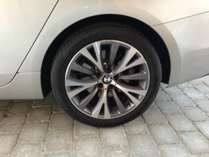 BMW Y-Felge Felge in 9.5x19 ET 35 mit Pirelli P Zero Reifen in 275/40/19 montiert hinten Hier auf einem 5er BMW F07 530d (Gran Turismo) Details zum Fahrzeug / Besitzer