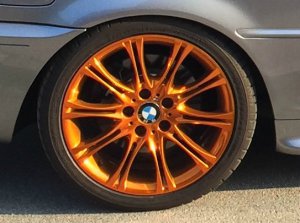 BMW Doppelspeiche M135 in Candyorange Felge in 8.5x18 ET 50 mit Dunlop Sport Maxx RT Reifen in 255/35/18 montiert hinten mit 10 mm Spurplatten Hier auf einem 3er BMW E46 330i (Cabrio) Details zum Fahrzeug / Besitzer