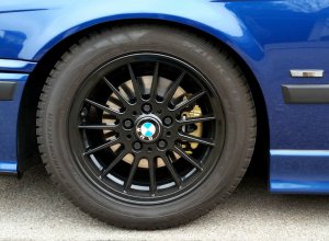 BMW 	Styling 32 Gewicht 7,40kg Hochglanzschwarz Felge in 7x16 ET 46 mit Falken  Reifen in 205/50/16 montiert vorn mit 10 mm Spurplatten Hier auf einem 3er BMW E36 316i (Compact) Details zum Fahrzeug / Besitzer