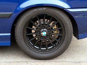 BMW Styling 32 Gewicht 7,40kg Hochglanzschwarz Felge in 7x16 ET 46 mit Falken  Reifen in 205/50/16 montiert hinten mit 10 mm Spurplatten Hier auf einem 3er BMW E36 316i (Compact) Details zum Fahrzeug / Besitzer