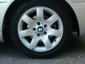 BMW Sternspeiche 45 Felge in 7x16 ET 47 mit Pirelli Snowsport 210 Reifen in 205/55/16 montiert vorn Hier auf einem 3er BMW E46 325i (Coupe) Details zum Fahrzeug / Besitzer
