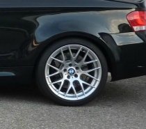 BMW Y-Speiche 359 Felge in 10x19 ET 25 mit Michelin PS2 Reifen in 265/35/19 montiert hinten mit 12 mm Spurplatten Hier auf einem 1er BMW E82 M (Coupe) Details zum Fahrzeug / Besitzer