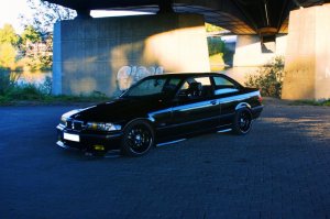 Black & Yellow - 3er BMW - E36 Black & Yellow - 3er BMW - E36