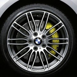 BMW BMW Performance Felge in 8x18 ET 47 mit Bridgestone Potenza Reifen in 225/40/18 montiert vorn Hier auf einem 3er BMW E46 320d (Touring) Details zum Fahrzeug / Besitzer