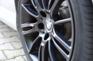 BMW M193 Felge in 8.5x18 ET 37 mit Pirelli P-Zero Reifen in 255/35/18 montiert hinten mit 15 mm Spurplatten Hier auf einem 3er BMW E90 325i (Limousine) Details zum Fahrzeug / Besitzer