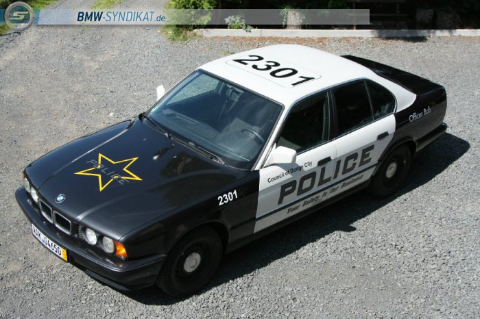 Е полиции. BMW e34 Police. BMW Police е34. БМВ е30 полиция. БМВ е34 полиция.