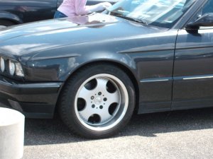 NXS Cerres Felge in 8.5x17 ET  mit Fulda ?? Reifen in 235/45/17 montiert vorn Hier auf einem 5er BMW E34 535i (Limousine) Details zum Fahrzeug / Besitzer