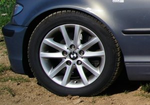 BMW Styling 136 Felge in 7x16 ET 47 mit Dunlop SP Winter Sport 3D Reifen in 205/55/16 montiert vorn mit 15 mm Spurplatten Hier auf einem 3er BMW E46 320i (Touring) Details zum Fahrzeug / Besitzer