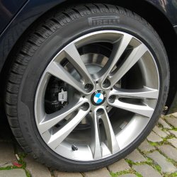 BMW Doppelspeiche 397 Felge in 8x18 ET 34 mit Pirelli Sottozero Winter 240 II Reifen in 225/45/18 montiert hinten Hier auf einem 3er BMW F30 328i (Limousine) Details zum Fahrzeug / Besitzer