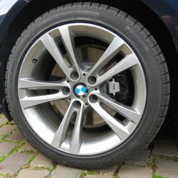 BMW Doppelspeiche 397 Felge in 8x18 ET 34 mit Pirelli Sottozero Winter 240 II Reifen in 225/45/18 montiert vorn Hier auf einem 3er BMW F30 328i (Limousine) Details zum Fahrzeug / Besitzer