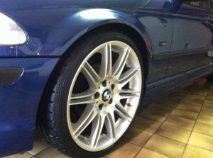 BMW Doppelspeiche 225 Felge in 8x19 ET 37 mit Continental Sportcontact 3 Reifen in 225/35/19 montiert vorn Hier auf einem 3er BMW E46 320i (Limousine) Details zum Fahrzeug / Besitzer