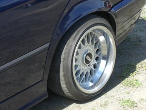 ACT  Felge in 9.5x16 ET  mit Toyo Proxes T1R Reifen in 215/40/16 montiert hinten mit 10 mm Spurplatten und mit folgenden Nacharbeiten am Radlauf: gebördelt und gezogen Hier auf einem 3er BMW E36 328i (Touring) Details zum Fahrzeug / Besitzer