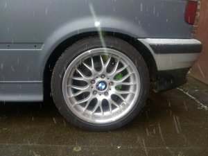Rondell 0058 Felge in 8x17 ET 35 mit Hankook evo Reifen in 215/45/17 montiert hinten mit 15 mm Spurplatten Hier auf einem 3er BMW E36 323ti (Compact) Details zum Fahrzeug / Besitzer
