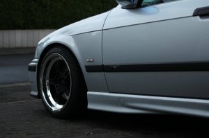 323i Limo on M5 Throwing Stars - 3er BMW - E36 323i Limo on M5 Throwing Stars - 3er BMW - E36