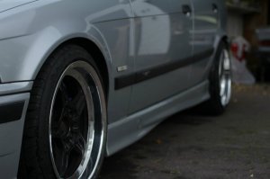 323i Limo on M5 Throwing Stars - 3er BMW - E36 323i Limo on M5 Throwing Stars - 3er BMW - E36