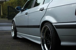 323i Limo on M5 Throwing Stars - 3er BMW - E36 323i Limo on M5 Throwing Stars - 3er BMW - E36