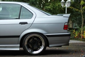 323i Limo on M5 Throwing Stars - 3er BMW - E36 323i Limo on M5 Throwing Stars - 3er BMW - E36