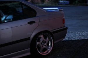 323i Limo on M5 Throwing Stars - 3er BMW - E36 323i Limo on M5 Throwing Stars - 3er BMW - E36