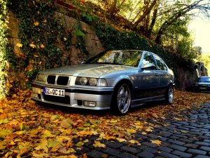 323i Limo on M5 Throwing Stars - 3er BMW - E36 323i Limo on M5 Throwing Stars - 3er BMW - E36