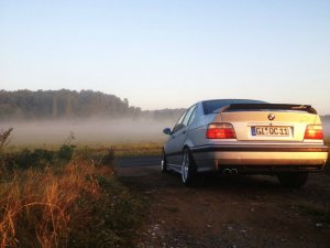 323i Limo on M5 Throwing Stars - 3er BMW - E36 323i Limo on M5 Throwing Stars - 3er BMW - E36