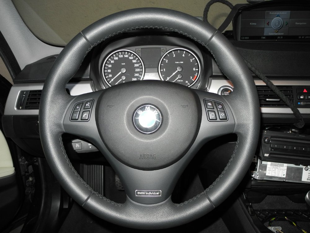BMW E90 320i Nachrstung Logic 7, Navi, M Paket - 3er BMW - E90 / E91 / E92 / E93