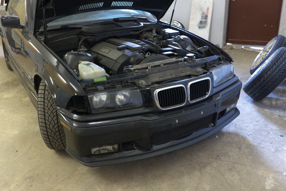 Schwarz, Schwarz, Schwarz 328iA - 3er BMW - E36