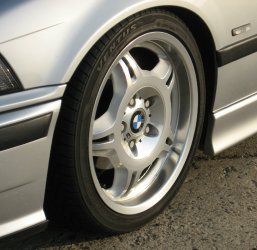 BMW Styling 24 Felge in 7.5x17 ET 41 mit Hankook Ventus Sport Reifen in 215/40/17 montiert vorn mit 12 mm Spurplatten und mit folgenden Nacharbeiten am Radlauf: Kanten gebrdelt Hier auf einem 3er BMW E36 328i (Coupe) Details zum Fahrzeug / Besitzer