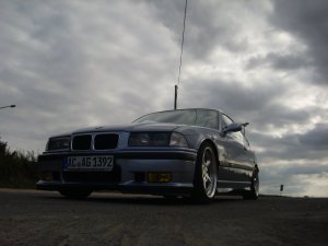 Vom Basis 316i zum schnwetter M3 - 3er BMW - E36