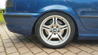 BMW M 68 Felge in 8.5x17 ET 50 mit Continental Sport Contact Reifen in 245/40/17 montiert hinten mit 20 mm Spurplatten Hier auf einem 3er BMW E46 330i (Limousine) Details zum Fahrzeug / Besitzer