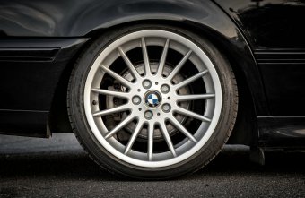 BMW Styling 32 Concave Felge in 8x18 ET 20 mit Nexen SU1 Reifen in 215/40/18 montiert vorn mit 15 mm Spurplatten Hier auf einem 5er BMW E39 520i (Touring) Details zum Fahrzeug / Besitzer
