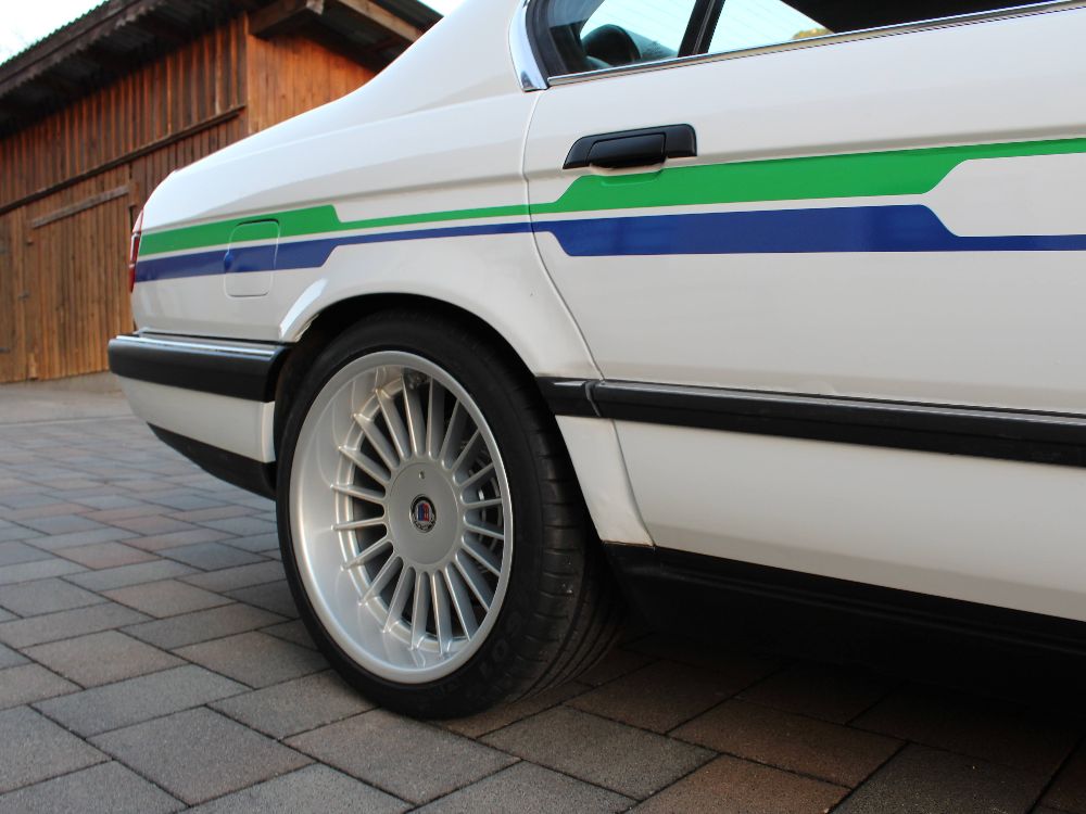 BMW E32 730i V8 Limousine wei - Fotostories weiterer BMW Modelle