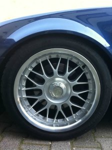 Keskin KT4 Felge in 8.5x17 ET 35 mit Hankook V-Sprint Reifen in 225/45/17 montiert vorn mit 5 mm Spurplatten Hier auf einem 3er BMW E46 320d (Limousine) Details zum Fahrzeug / Besitzer