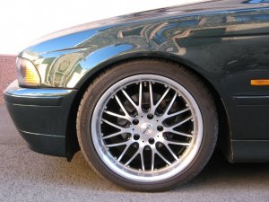 Dotz Mugello Felge in 8x18 ET 20 mit Continental SportContact 3 Reifen in 235/40/18 montiert vorn mit 10 mm Spurplatten Hier auf einem 5er BMW E39 525i (Limousine) Details zum Fahrzeug / Besitzer