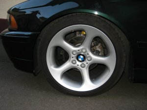BMW Sternspeiche 69 Felge in 8x18 ET 20 mit Continental SportContact 3 Reifen in 235/40/18 montiert vorn mit 10 mm Spurplatten Hier auf einem 5er BMW E39 525i (Limousine) Details zum Fahrzeug / Besitzer
