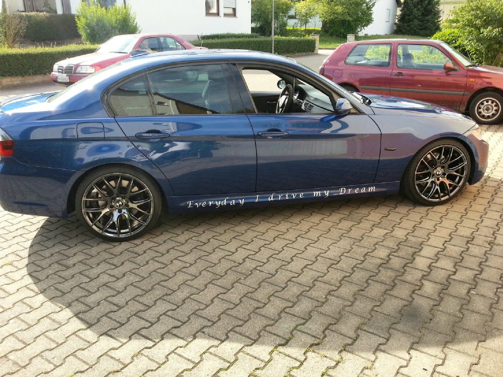 BMW E90 330i Le Mans Blau - 3er BMW - E90 / E91 / E92 / E93