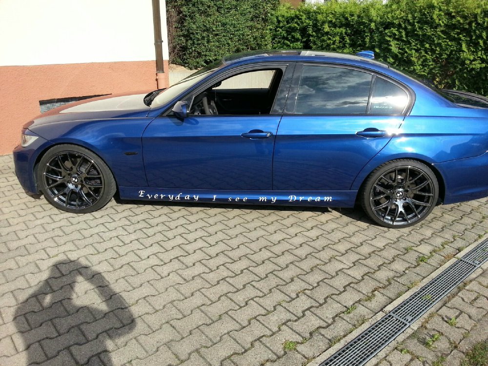 BMW E90 330i Le Mans Blau - 3er BMW - E90 / E91 / E92 / E93